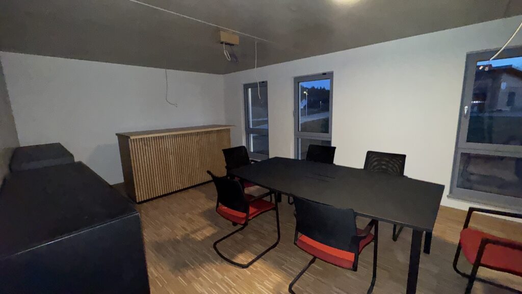 BB3D41EB-6536-412E-8190-A2608E5EF42C